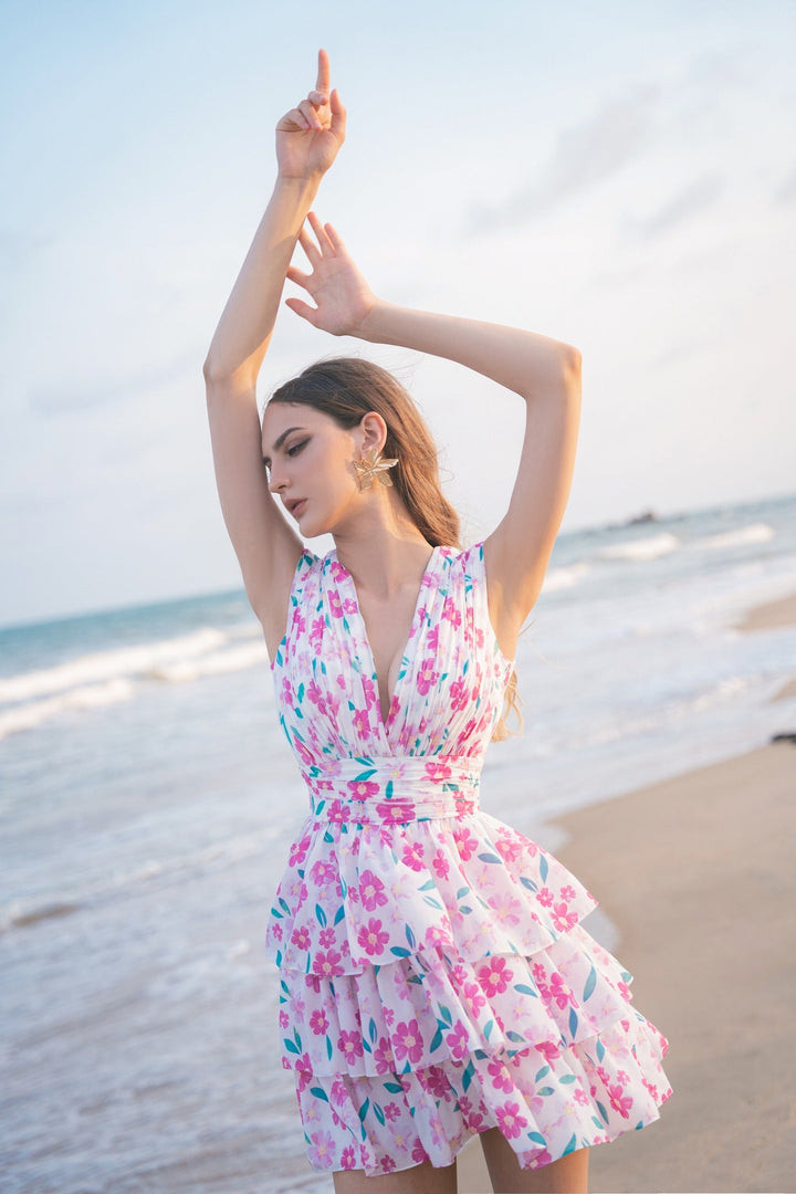 DARLING DIVA Đầm hoa cổ V khoét ngực xếp tầng Larissa Dress