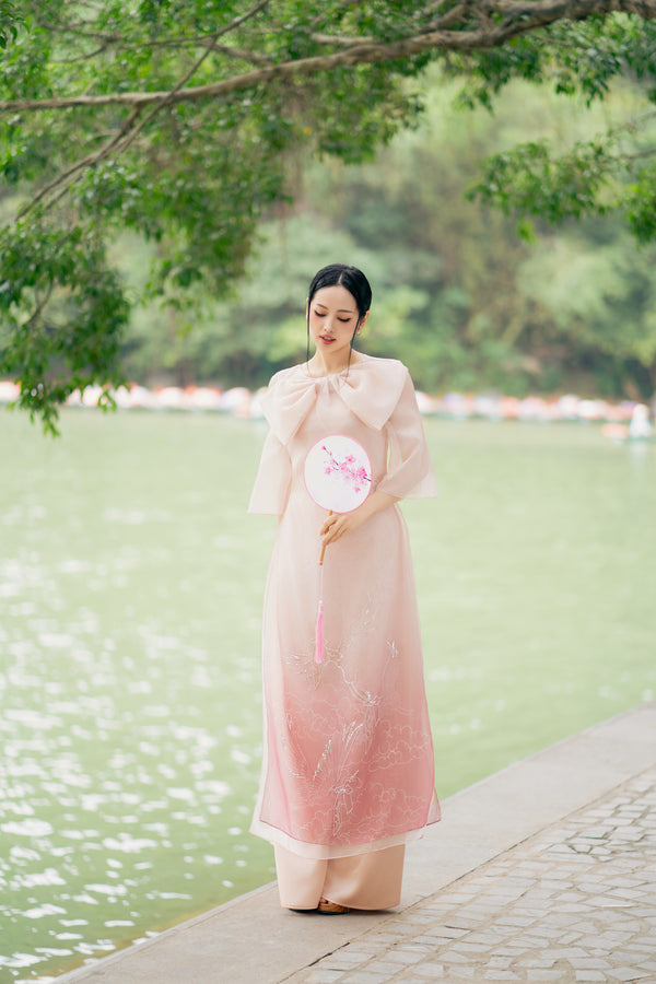 Áo dài Khánh Yên - Áo dài cách tân thêu kết đính nơ nổi & Quần áo dài trơn