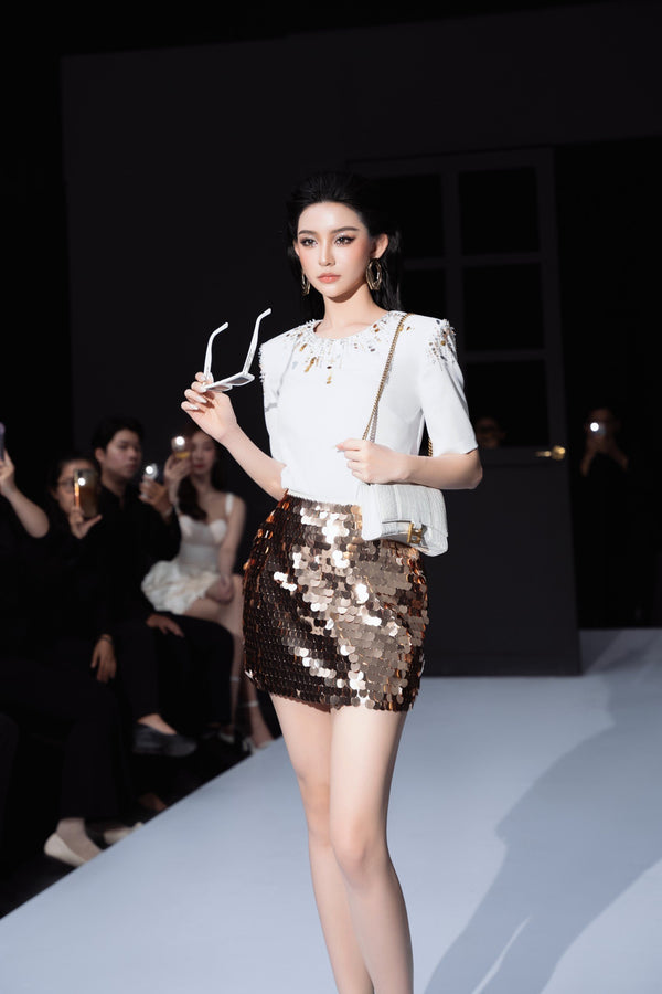 Limex Set - Áo Tay Ngắn Cổ Tròn Đính Kết & Chân Váy Ôm Ngắn