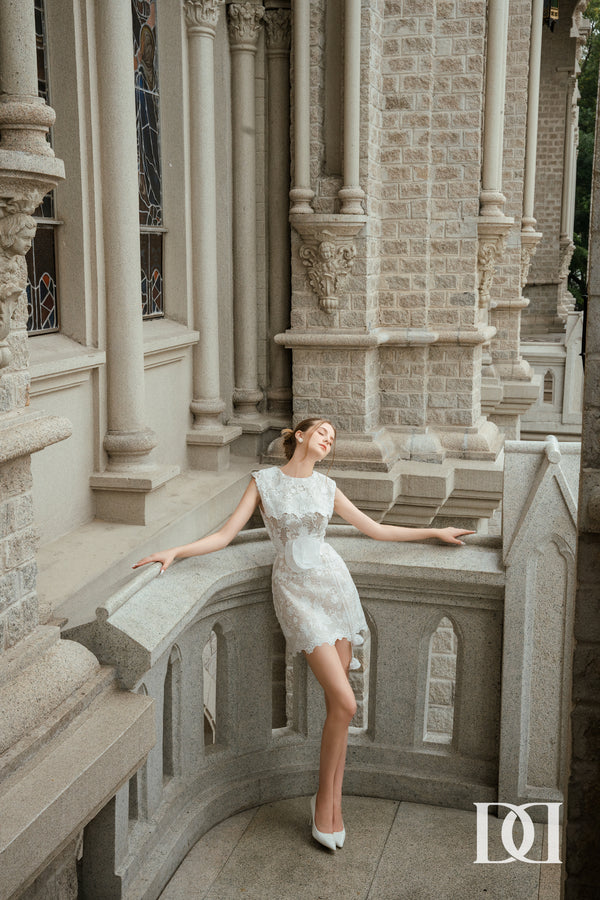 Rasin Dress - Đầm Mini Chữ A Họa Tiết Kèm Hoa Nổi