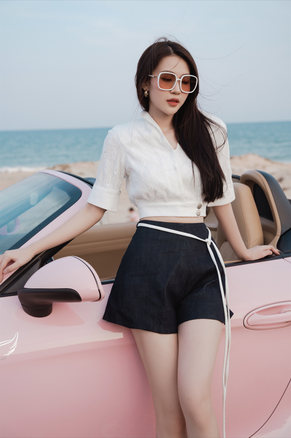 DARLING DIVA Áo tay phồng nhẹ & quần ngắn Jandy Set