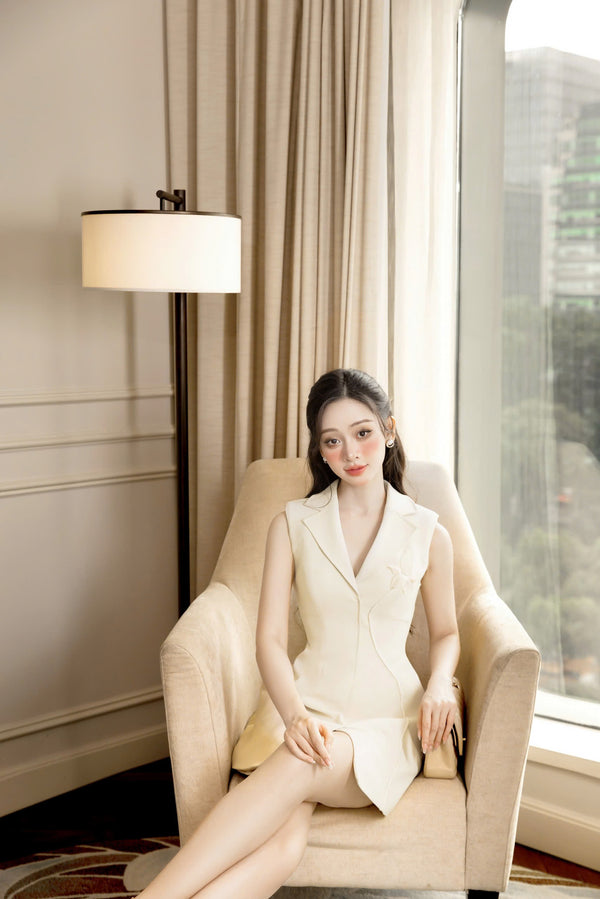 GARAM DRESS - ĐẦM CÔNG SỞ CỘC TAY ĐÍNH HOA CỔ VEST