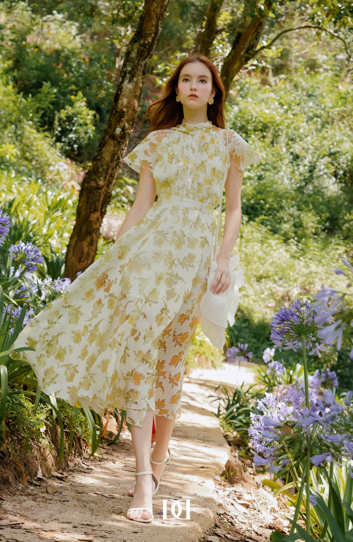 DARLING DIVA Ahri Flared Cape Sleeved Chiffon Midi Dress