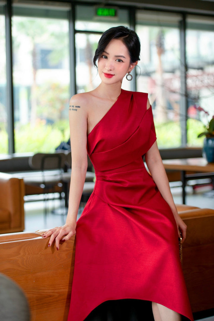 DARLING DIVA Đầm lệch vai xoè xẻ tà Silvie Dress