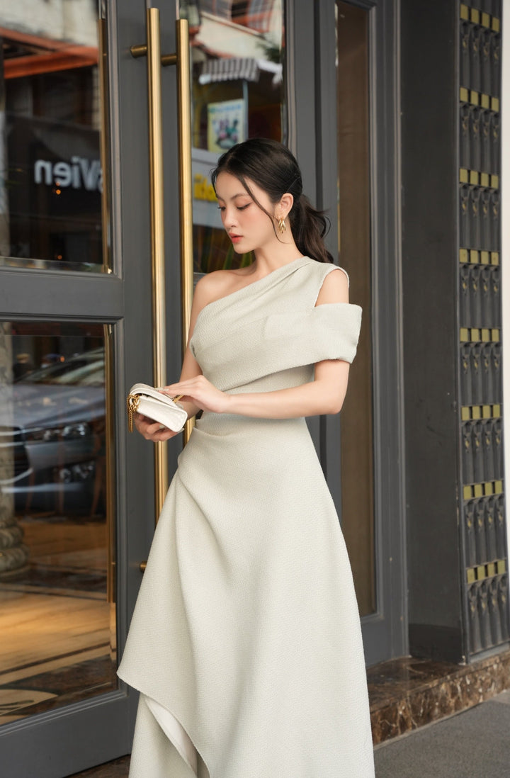 DARLING DIVA Đầm lệch vai xoè xẻ tà Silvie Dress